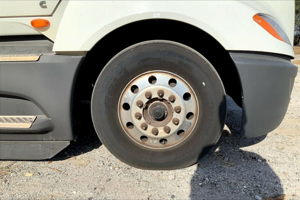 2021 CUM LT625 6×4 Sleeper