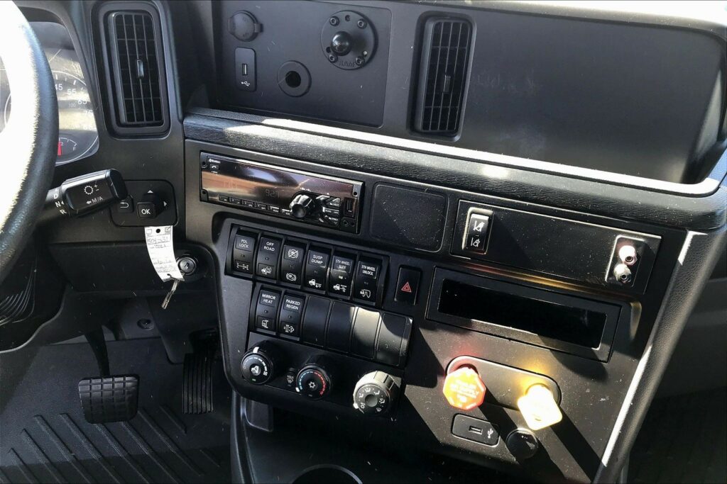 2021 CUM LT625 6×4 Day Cab