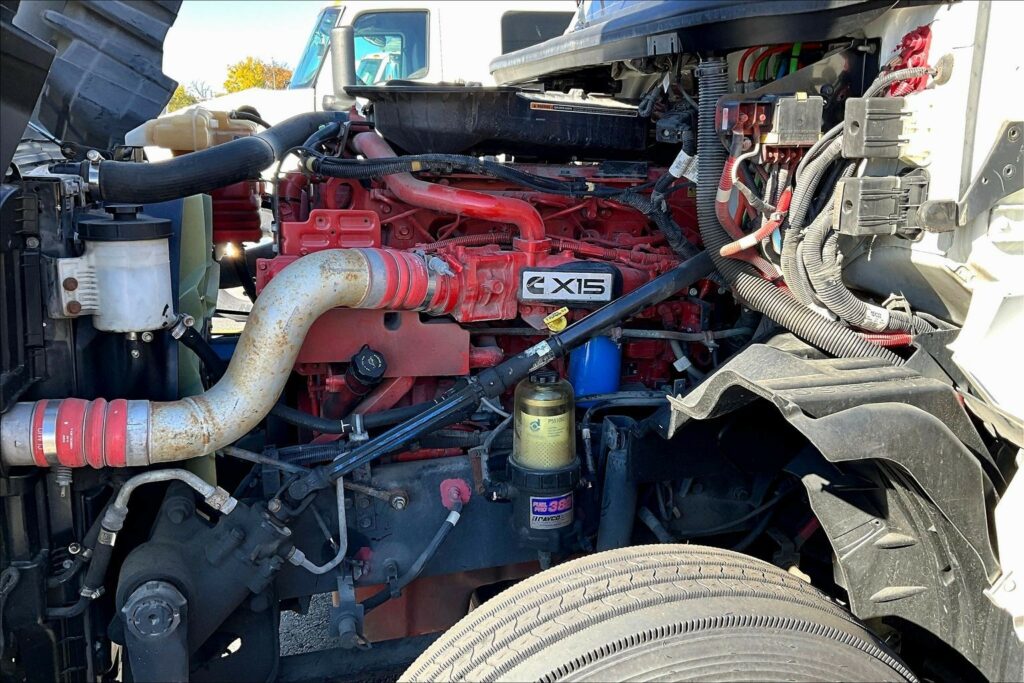 2023 CUM LT625 6X4 Sleeper