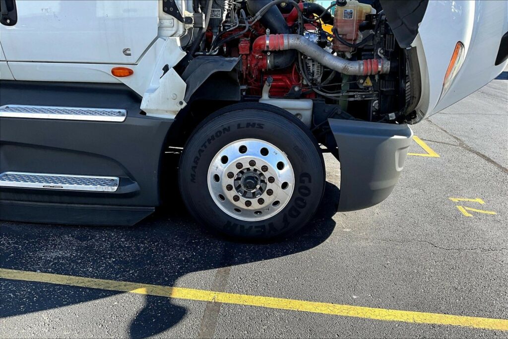 2023 CUM LT625 6X4 Sleeper