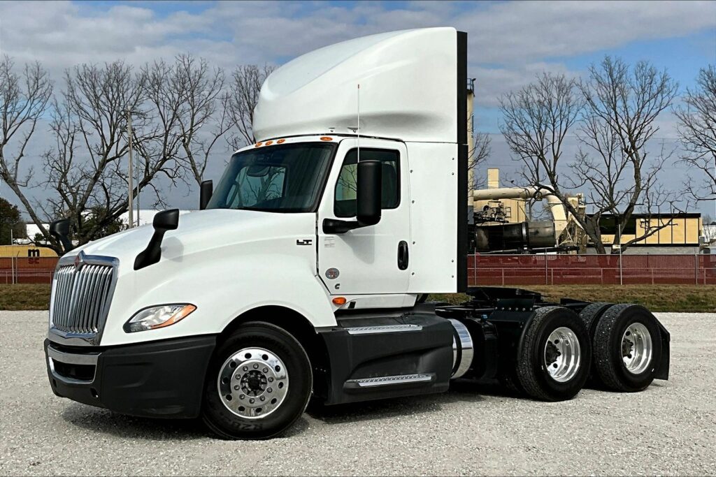 2021 CUM LT625 6×4 Day Cab