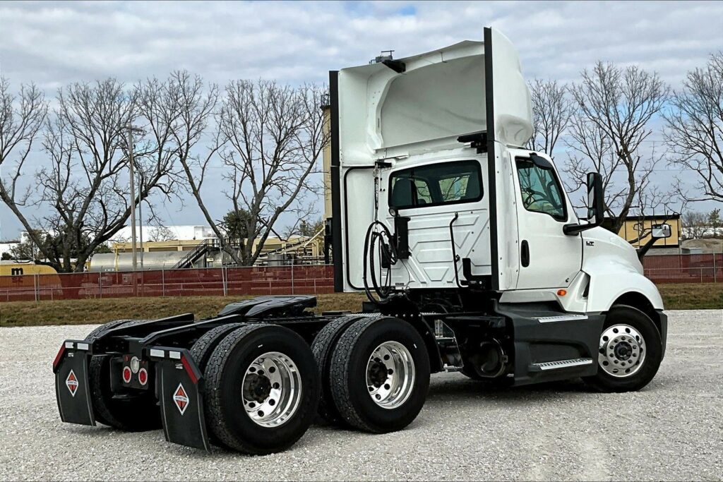 2021 CUM LT625 6×4 Day Cab