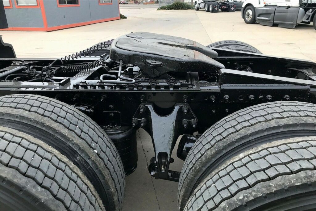 2021 CUM LT625 6×4 Sleeper