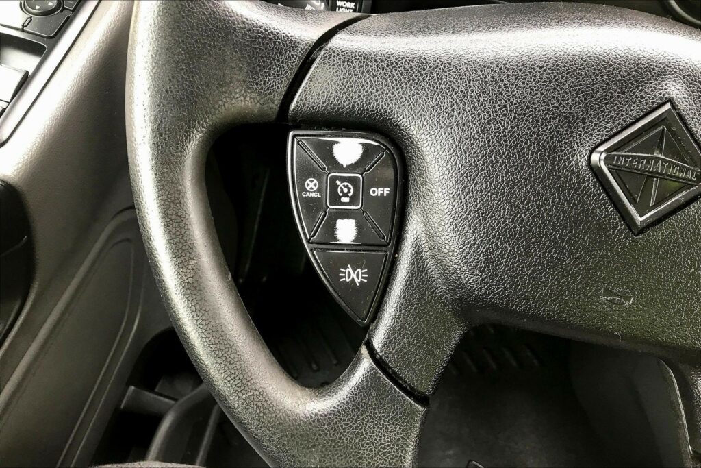 2021 CUM LT625 6×4 Sleeper