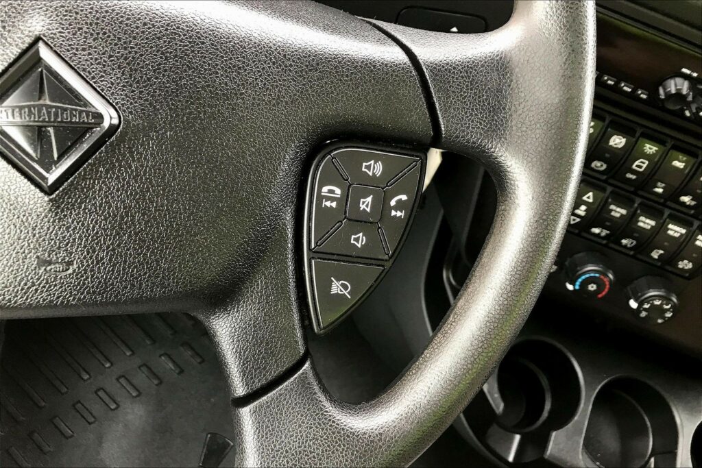 2021 CUM LT625 6×4 Sleeper