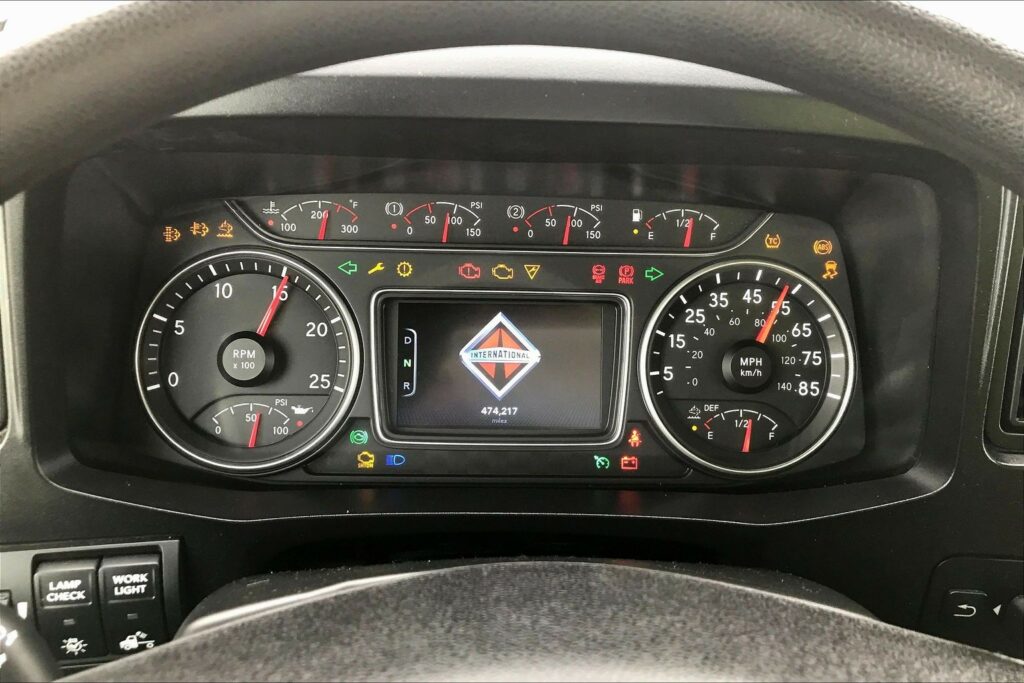 2021 CUM LT625 6×4 Sleeper