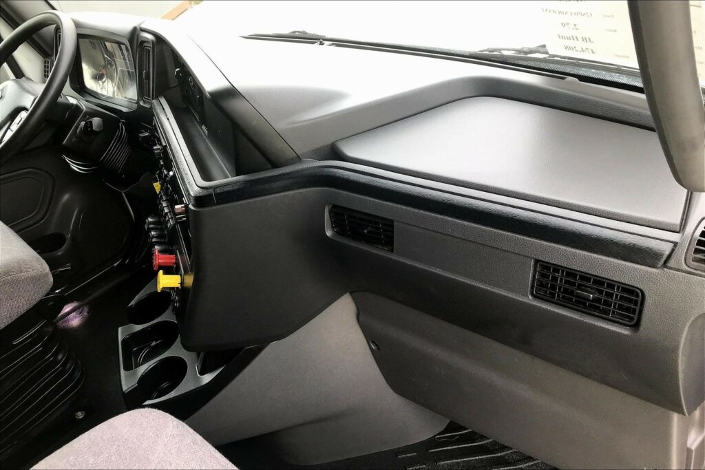 2021 CUM LT625 6×4 Sleeper