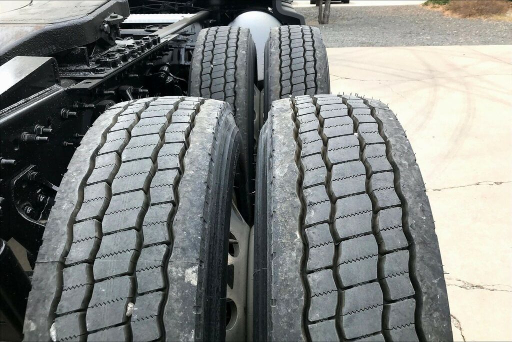 2021 CUM LT625 6×4 Sleeper