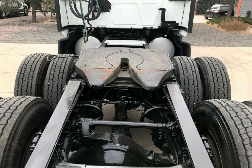 2021 CUM LT625 6×4 Sleeper