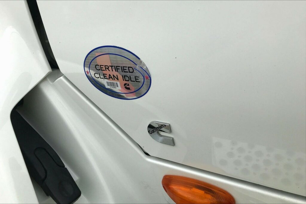 2021 CUM LT625 6×4 Sleeper