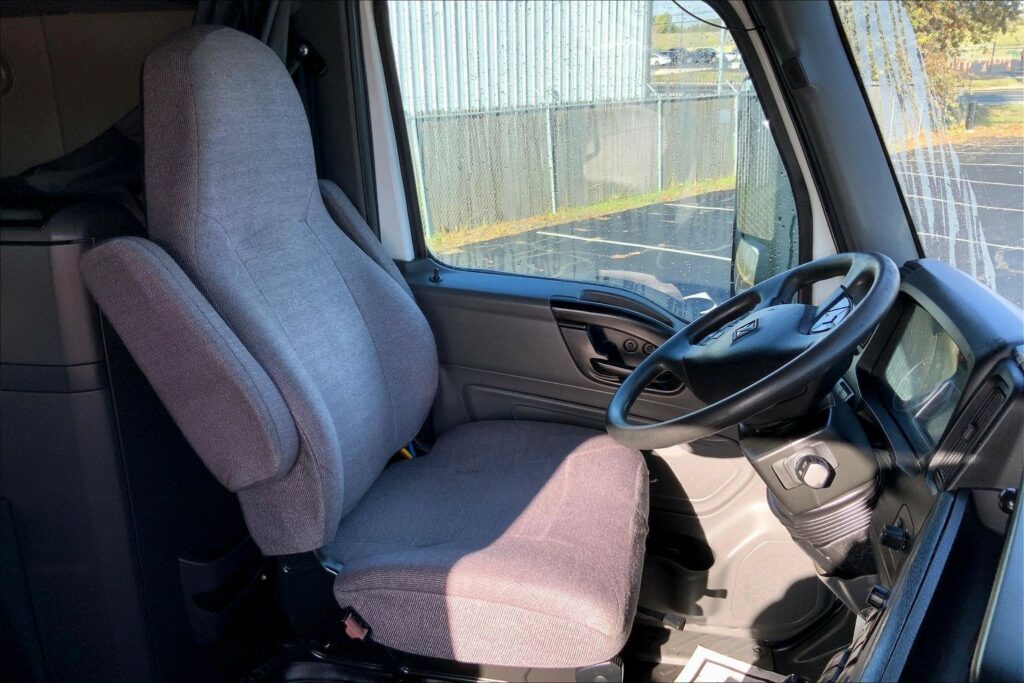 2021 CUM LT625 6×4 Sleeper