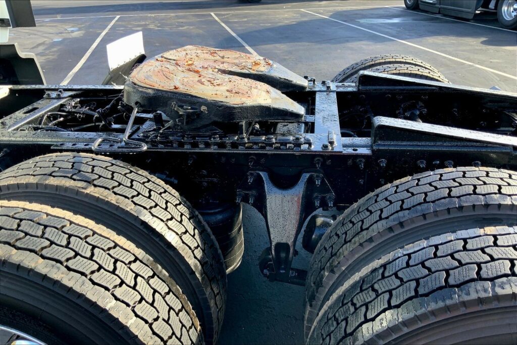 2021 CUM LT625 6×4 Sleeper