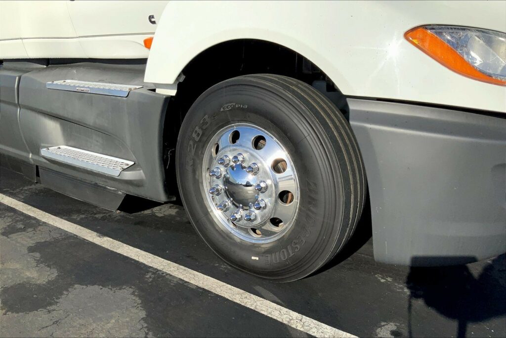 2021 CUM LT625 6×4 Sleeper