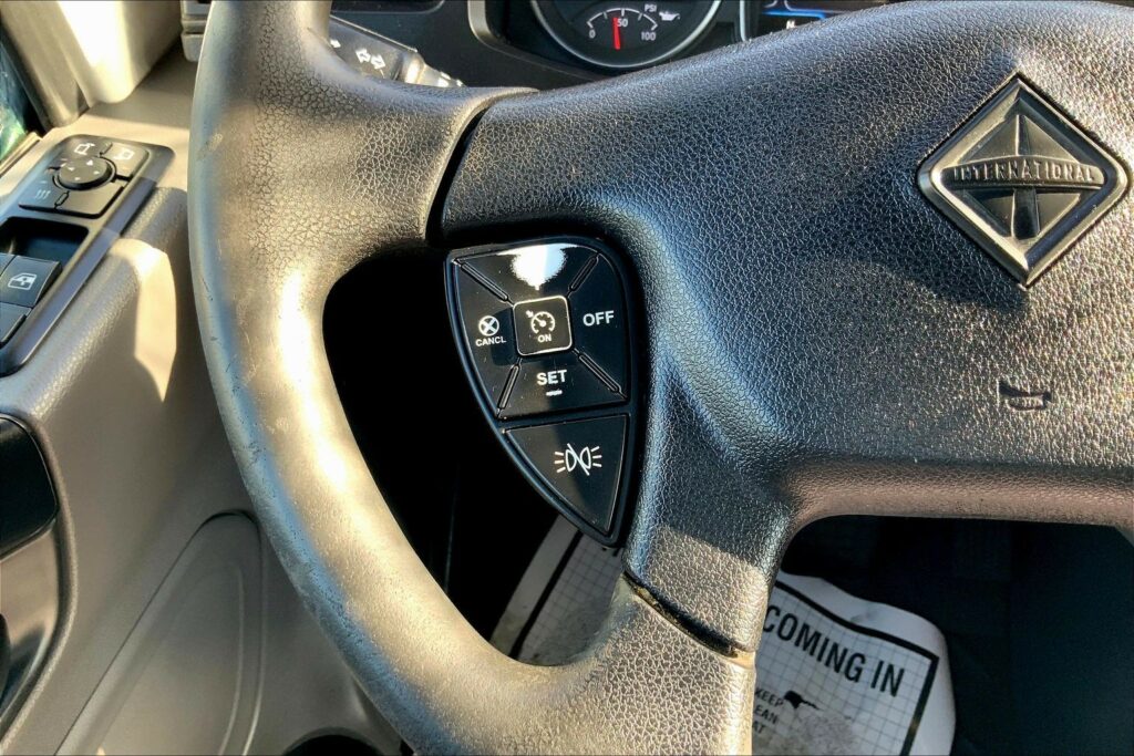 2021 CUM LT625 6×4 Sleeper