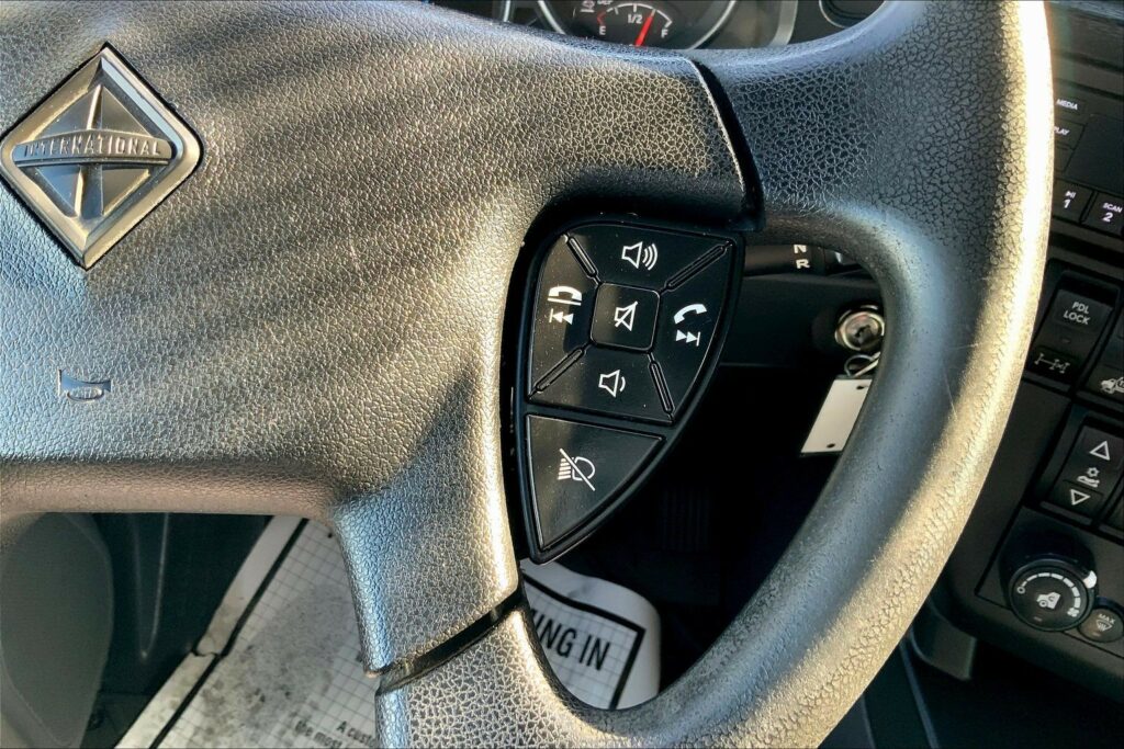 2021 CUM LT625 6×4 Sleeper