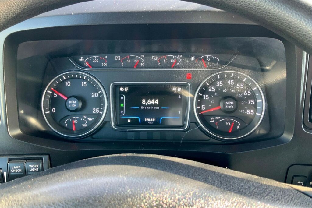 2021 CUM LT625 6×4 Sleeper