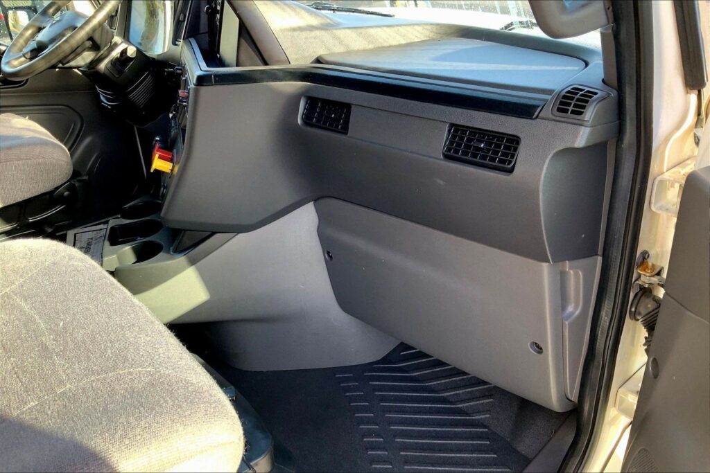 2021 CUM LT625 6×4 Sleeper