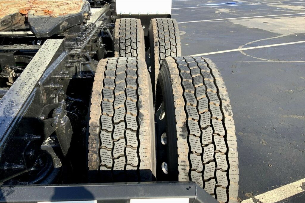 2021 CUM LT625 6×4 Sleeper