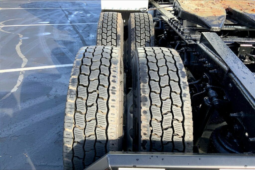 2021 CUM LT625 6×4 Sleeper