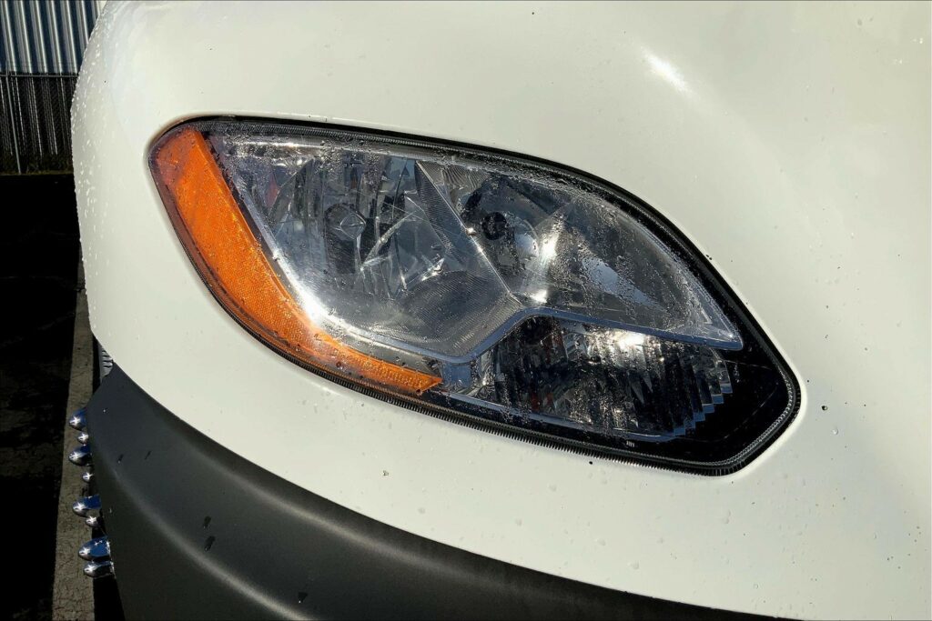 2021 CUM LT625 6×4 Sleeper