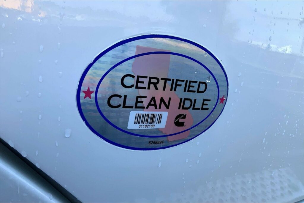 2021 CUM LT625 6×4 Sleeper