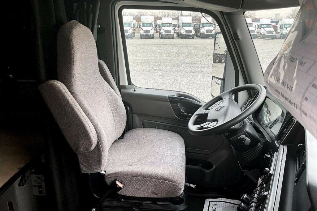 2022 CUM LT625 6×4 Sleeper