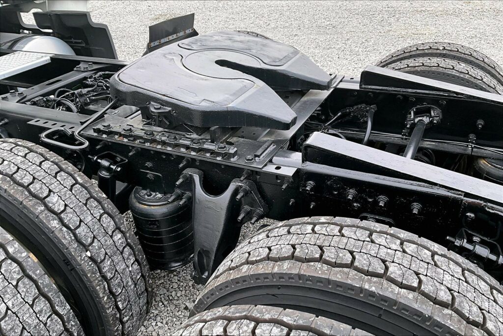 2022 CUM LT625 6×4 Sleeper