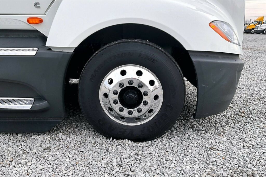 2022 CUM LT625 6×4 Sleeper