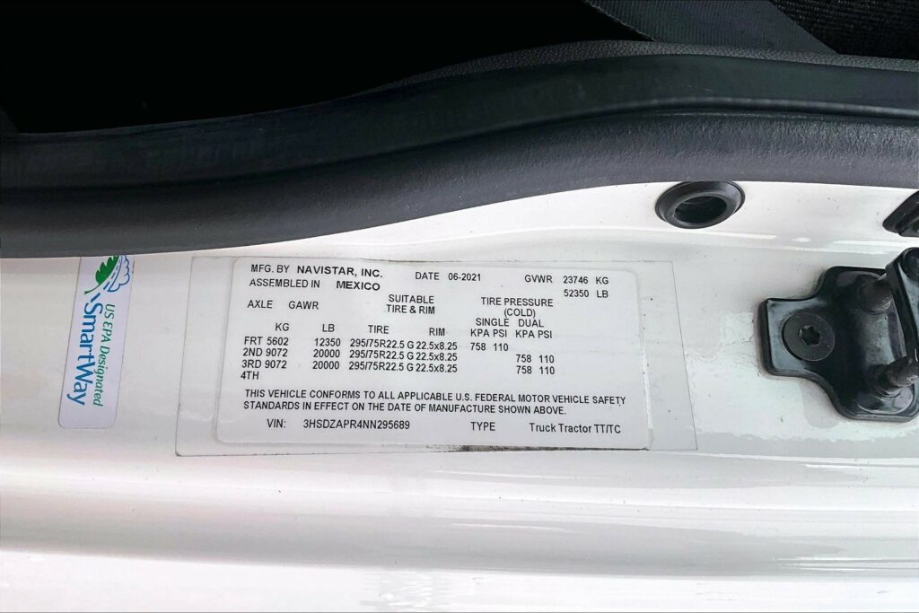 2022 CUM LT625 6×4 Sleeper