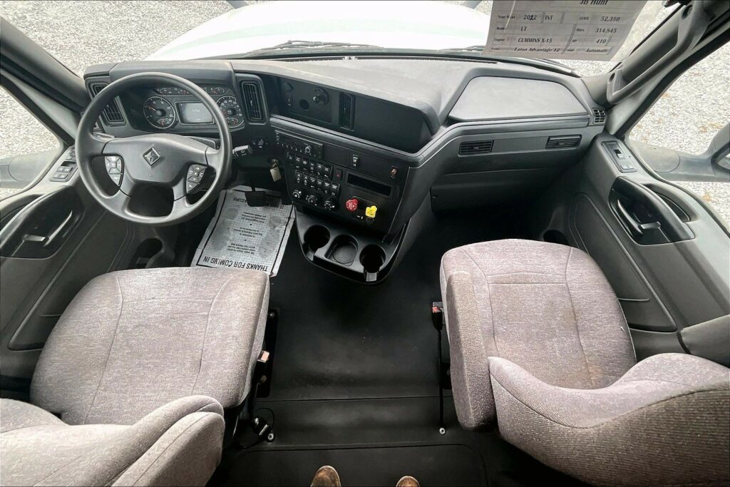 2022 CUM LT625 6×4 Sleeper