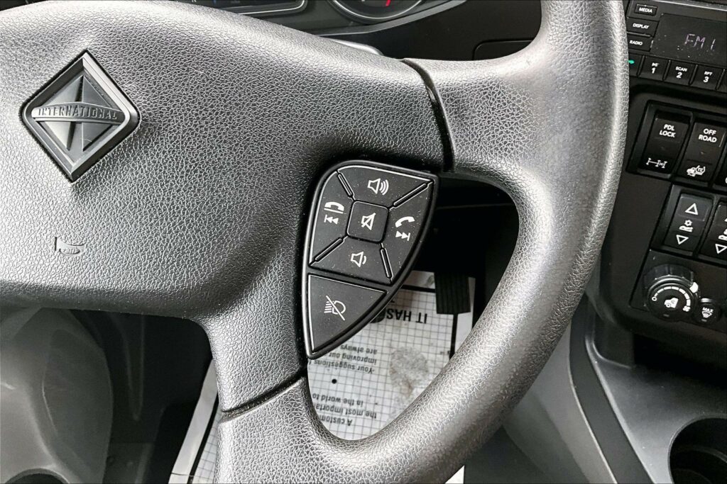 2022 CUM LT625 6×4 Sleeper