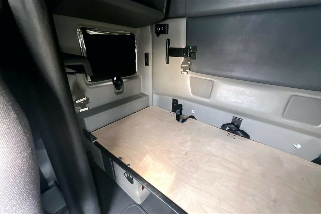 2022 CUM LT625 6×4 Sleeper