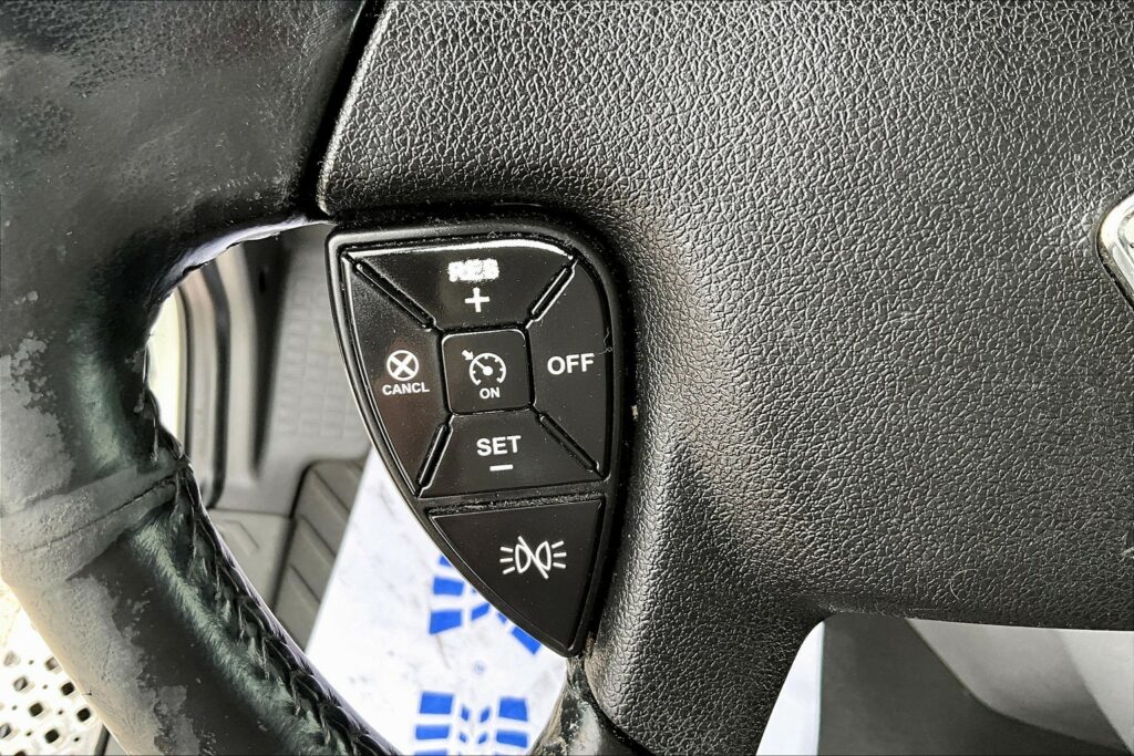 2021 CUM LT625 6×4 Sleeper