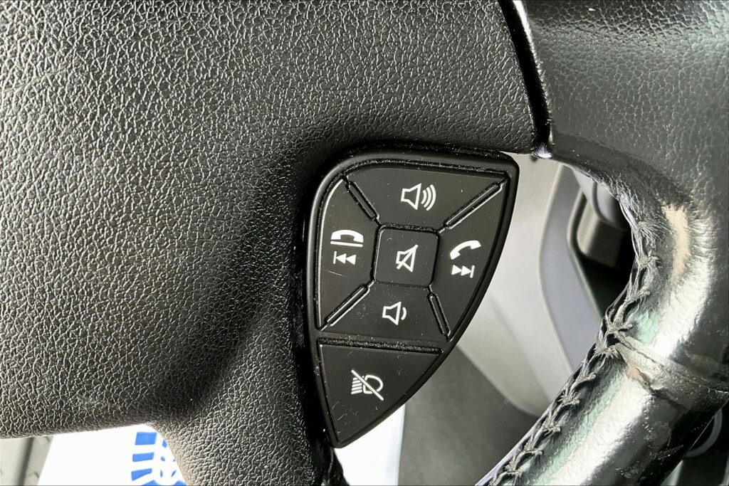 2021 CUM LT625 6×4 Sleeper