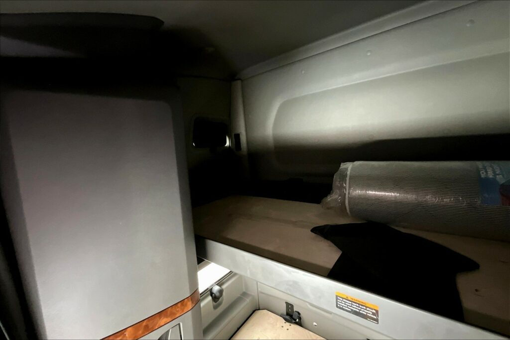 2021 CUM LT625 6×4 Sleeper