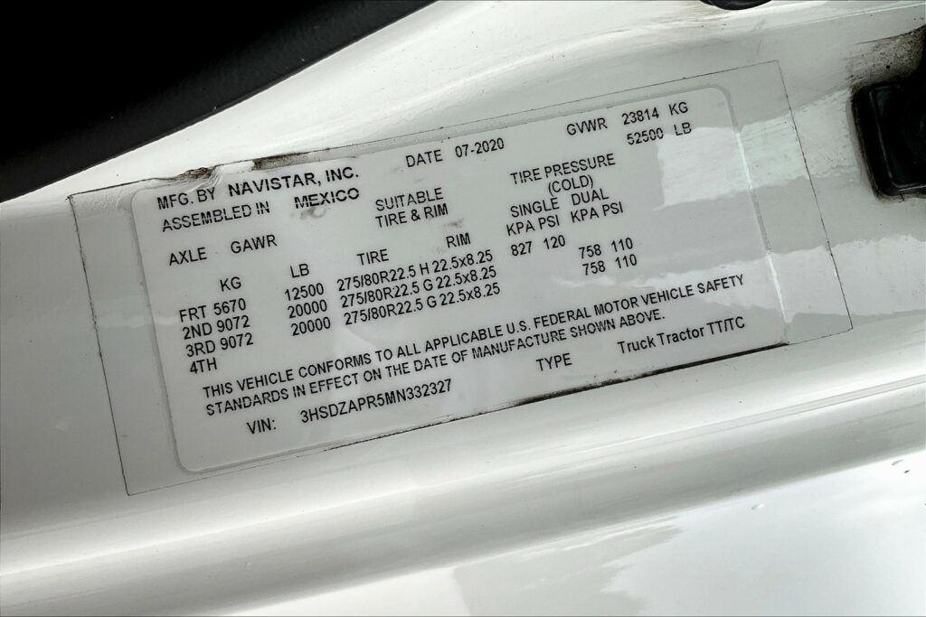 2021 CUM LT625 6×4 Sleeper