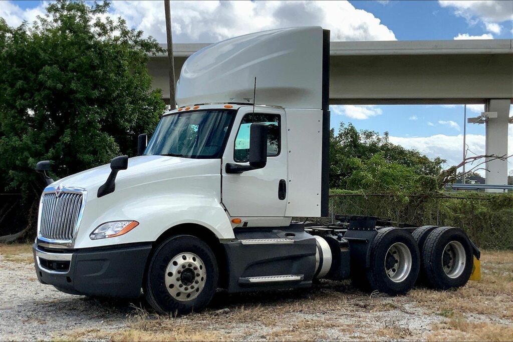 2021 CUM LT625 6×4 Day Cab