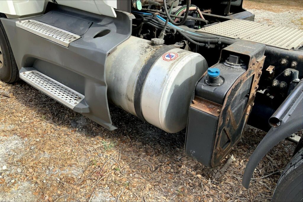 2021 CUM LT625 6×4 Day Cab