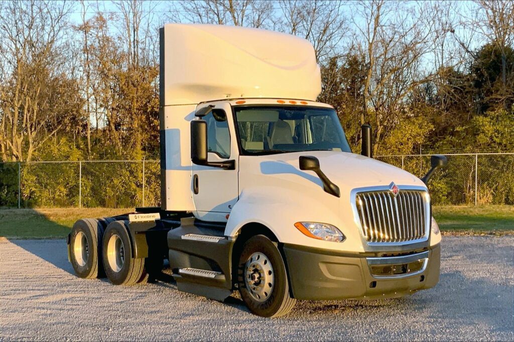 2021 CUM LT625 6×4 Day Cab