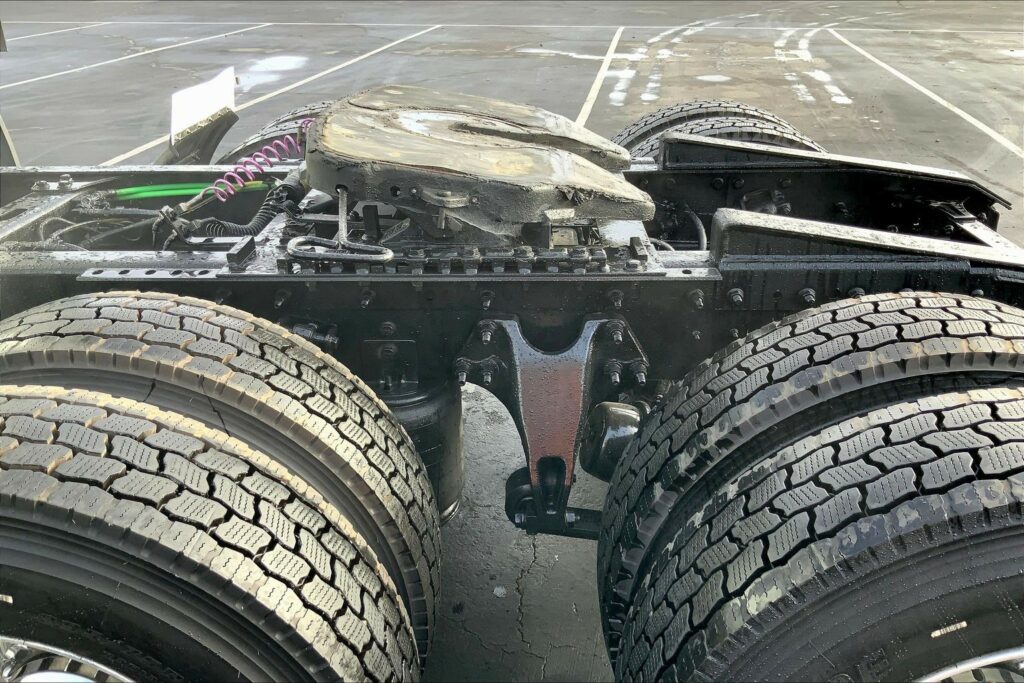 2023 CUM LT625 6X4 Sleeper