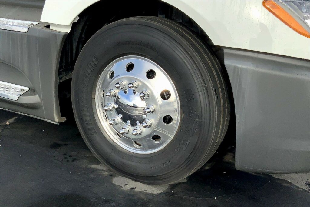 2023 CUM LT625 6X4 Sleeper