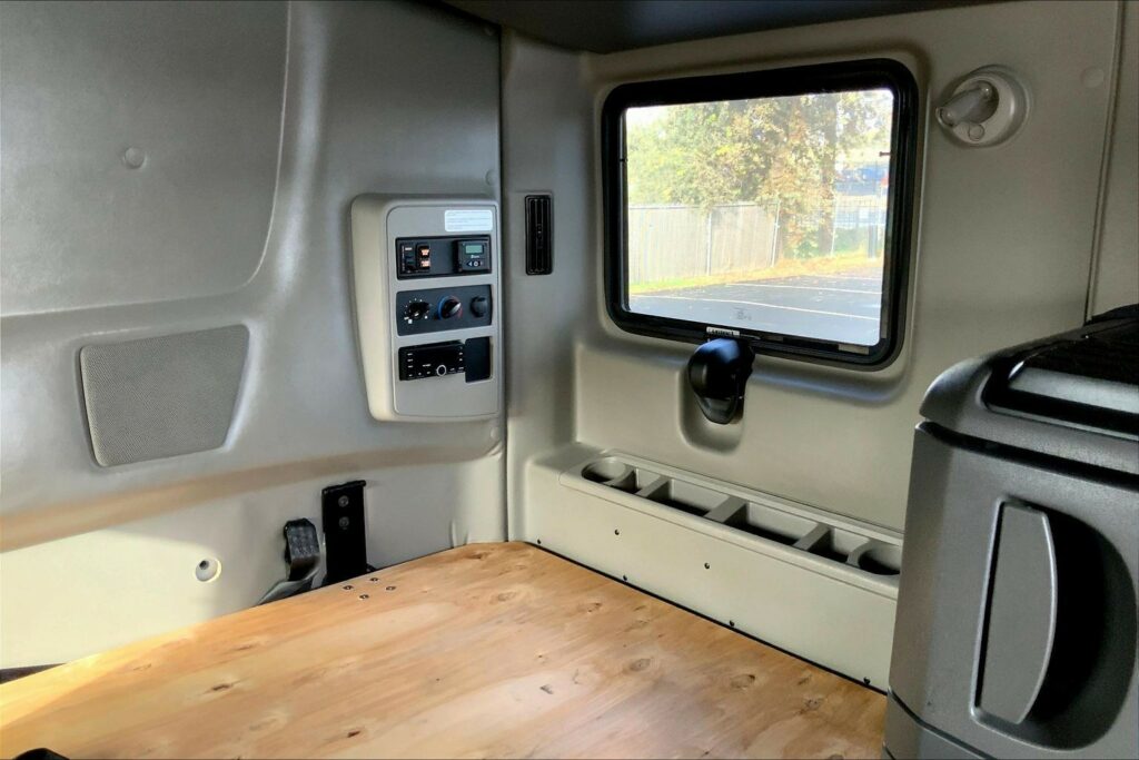 2023 CUM LT625 6X4 Sleeper