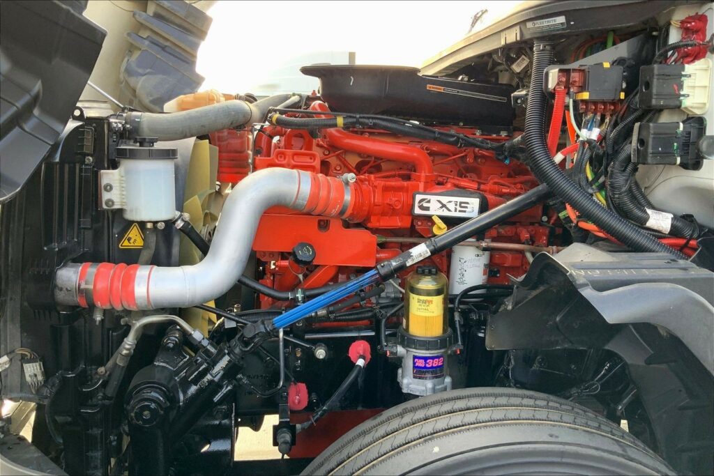 2023 CUM LT625 6X4 Sleeper