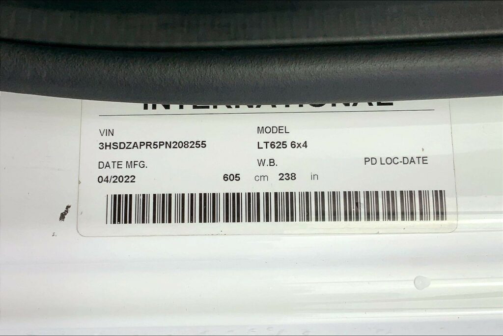 2023 CUM LT625 6X4 Sleeper