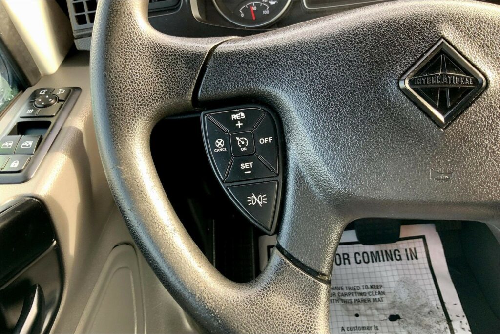 2023 CUM LT625 6X4 Sleeper