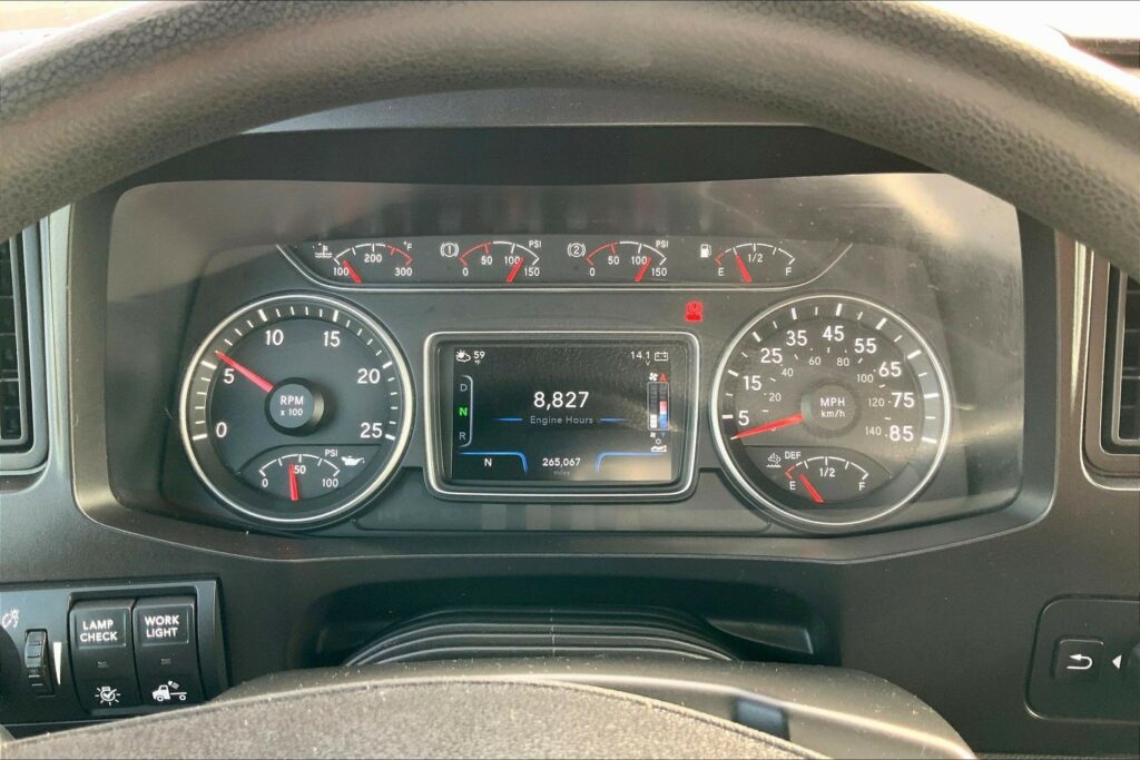 2023 CUM LT625 6X4 Sleeper