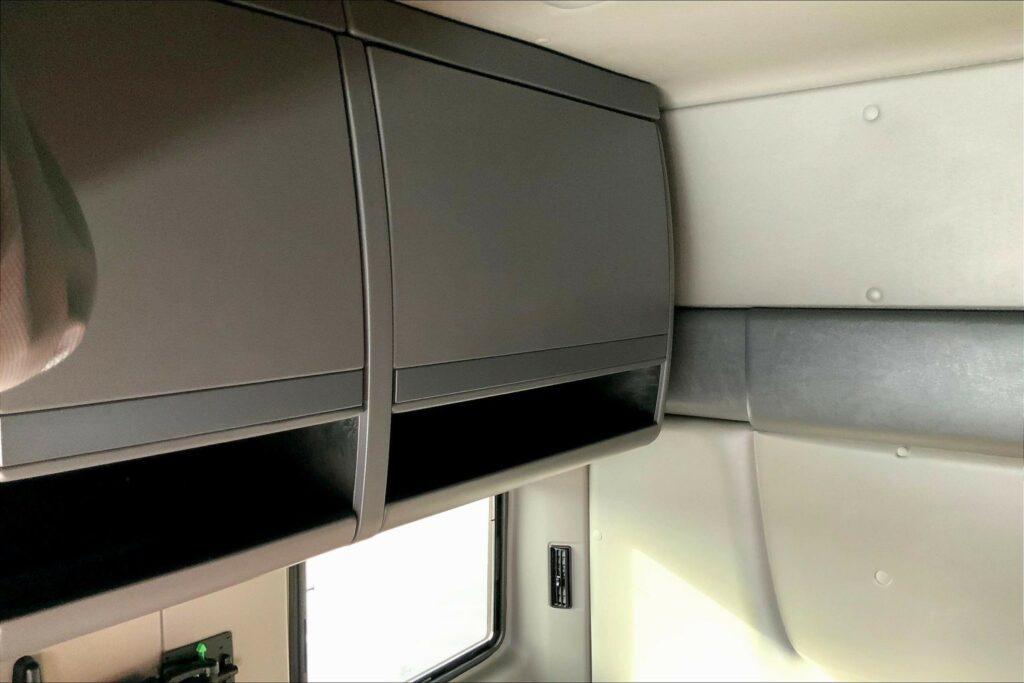 2023 CUM LT625 6X4 Sleeper