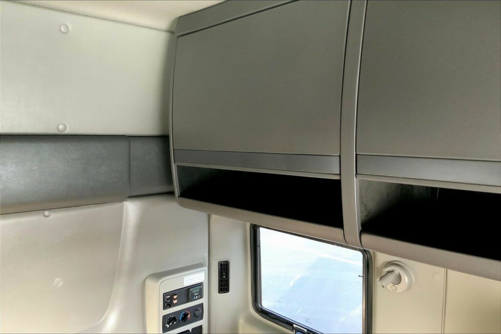 2023 CUM LT625 6X4 Sleeper