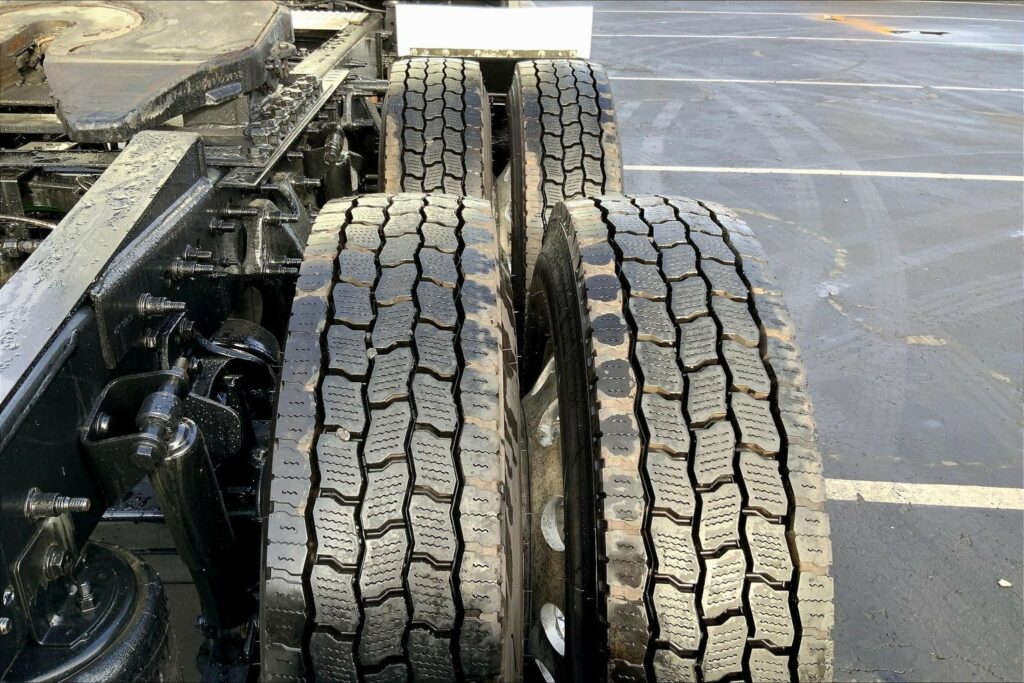 2023 CUM LT625 6X4 Sleeper