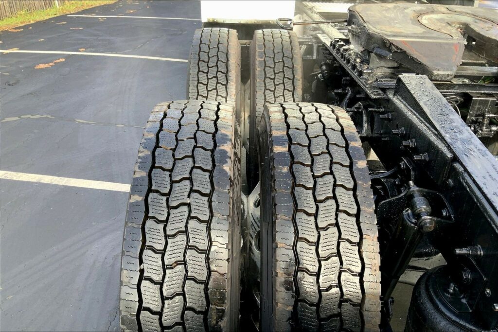 2023 CUM LT625 6X4 Sleeper